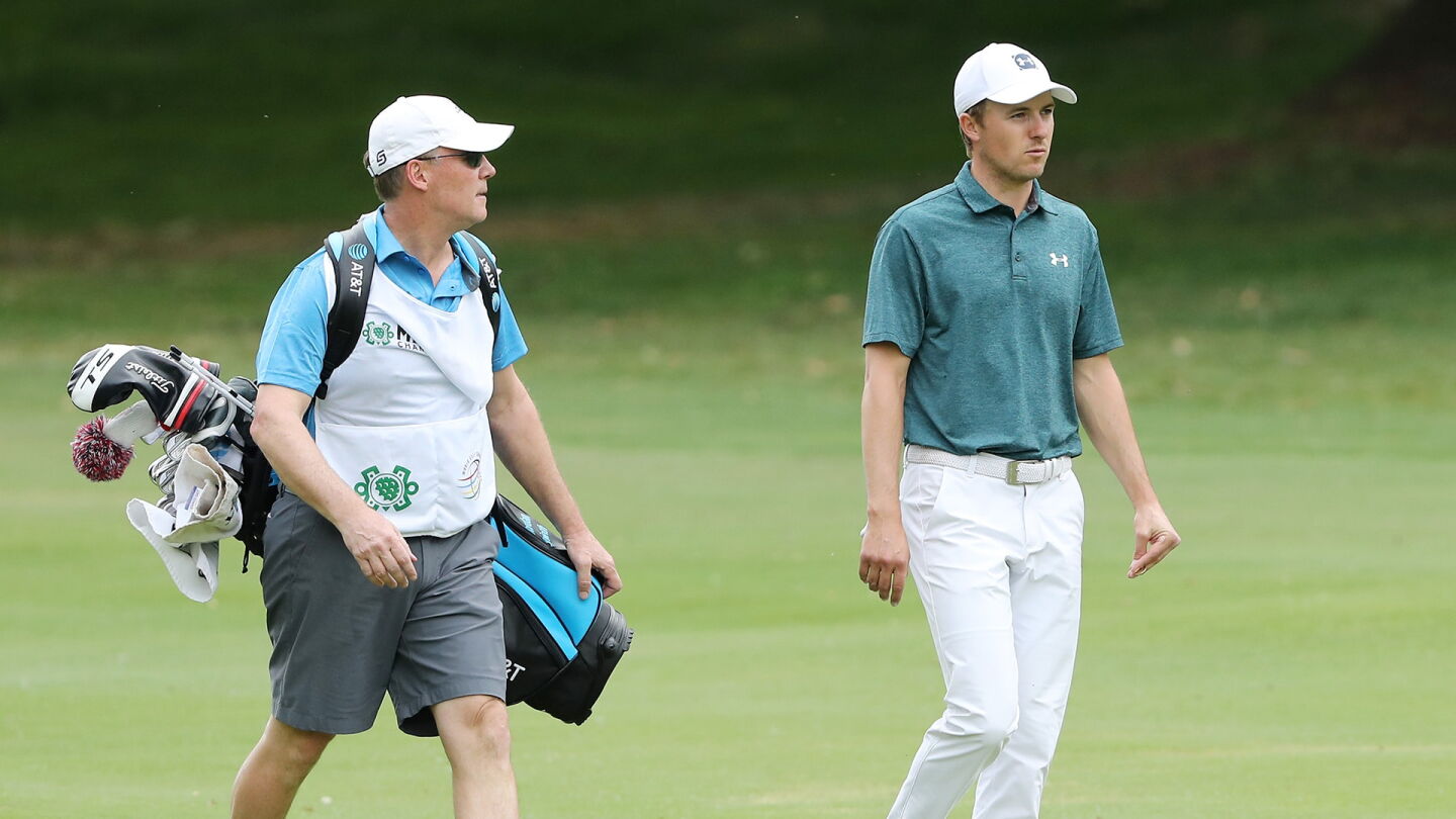 spieth_dad_caddie_1920.jpg