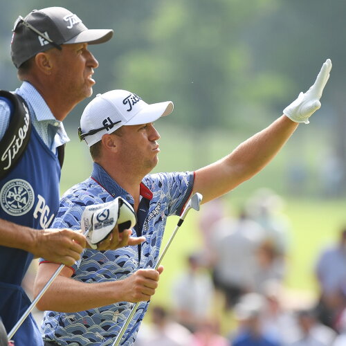 thomas_1920_pga22_d2_caddie.jpg