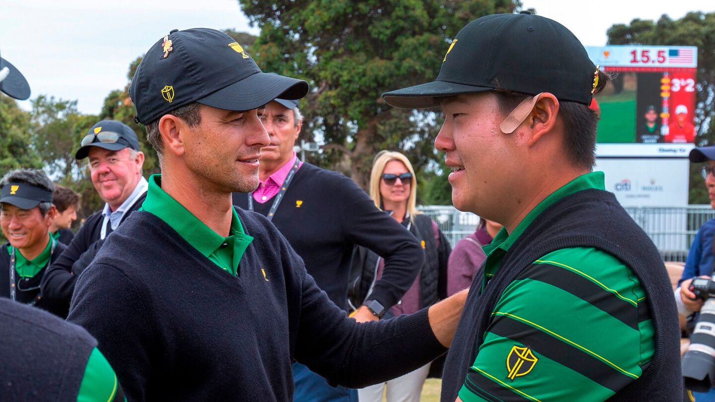 Scott_1920_PresCup19_Handshake.jpg