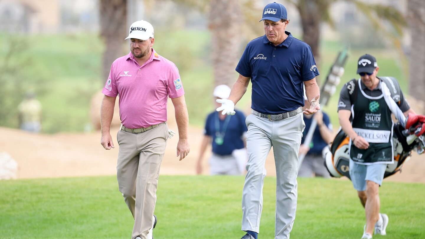 mcdowell_1920_saudi20_d2_mickelson_walking.jpg