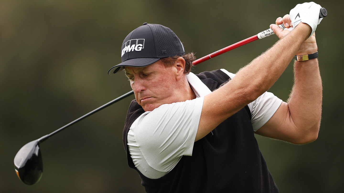 mickelson_1920_zozo20_driver.jpg