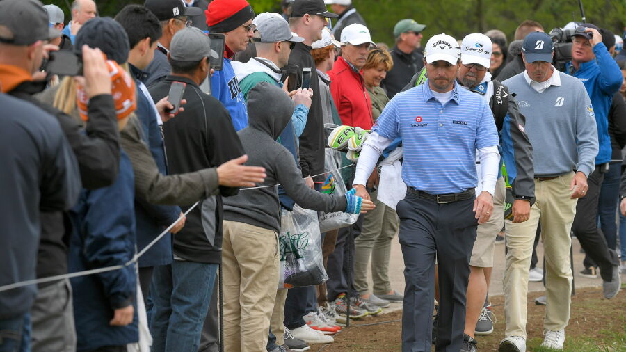 kisner_1920_fans_rope.jpg