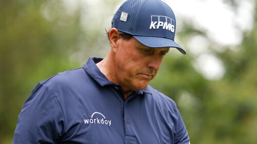 mickelson_1920_masters21_head_down.jpg