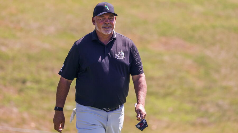 clarke_1920_dicks22_walking.jpg