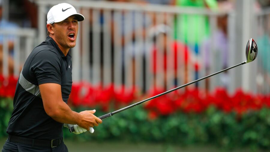koepka_1920_tourchamp19_d4_leaning.jpg