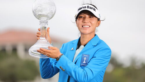 lko_1920_cme22_d4_win_trophy.jpg