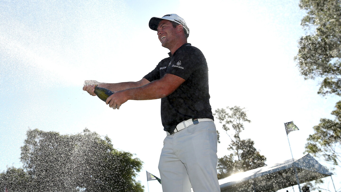 Fox wins 4 matches, captures World Super 6 title - Golf Channel