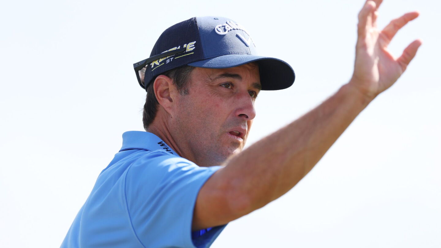 kisner_1920_hero22_d3_ball.jpg