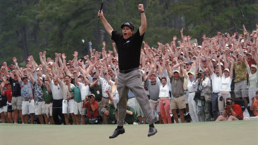 mickelson_1920_masters04_jump_win.jpg