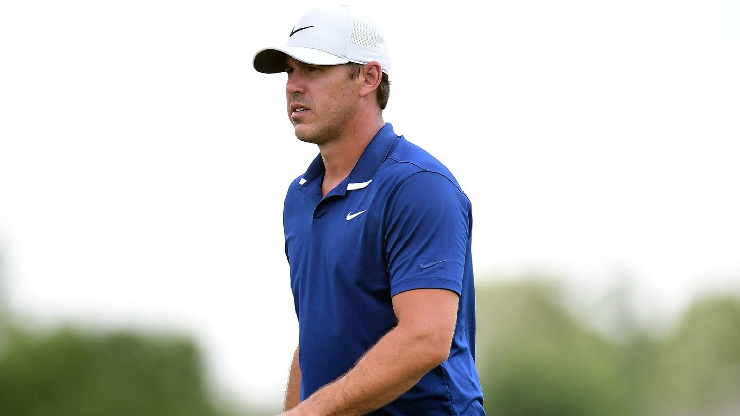koepka_1920_3m20_d2_walking.jpg