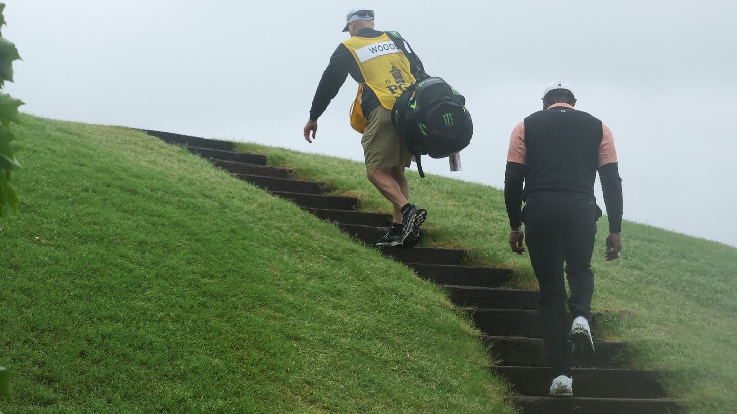 Woods_1920_PGA22_D3_Stairs.jpg