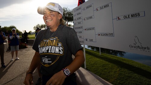 swann_1920_ncaaw21_win_title_smile.jpg