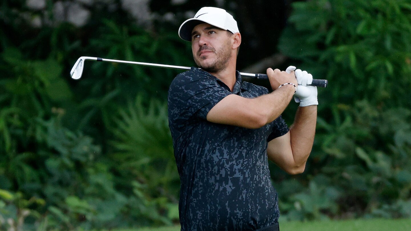 koepka_1920_mayakoba21_iron.jpg