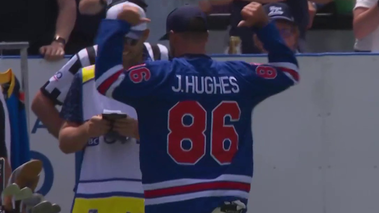 Wyndham Clark Stirs Canadian Crowd After Wearing Team USA Hockey Jersey at TPC Toronto Wyndham Clark Stirs Canadian Crowd After Wearing Team USA Hockey Jersey at TPC Toronto