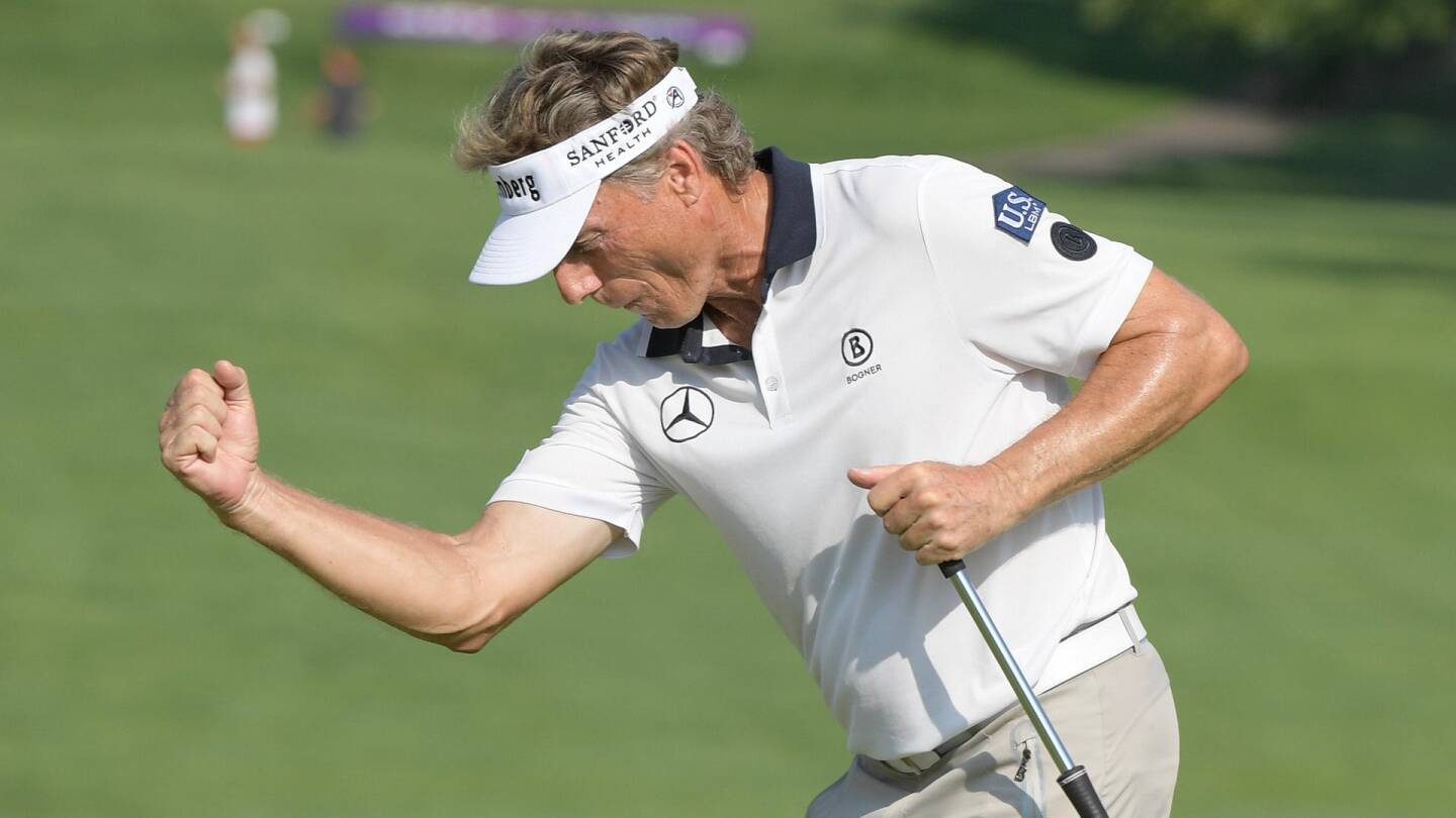 Langer_1920_ally21_d2_fistpump.jpg
