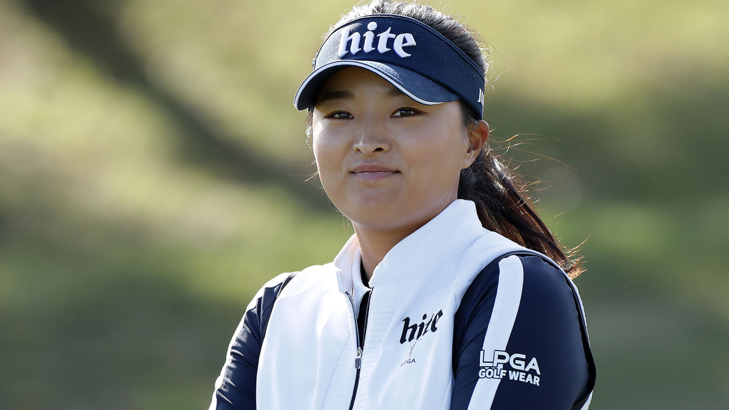 jyko_1920_skirts19_smile_ISO.jpg