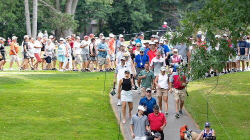marathonlpga_19_crowd.jpg