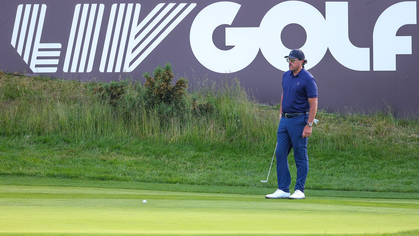 mickelson_1920_livlondon22_signage.jpg