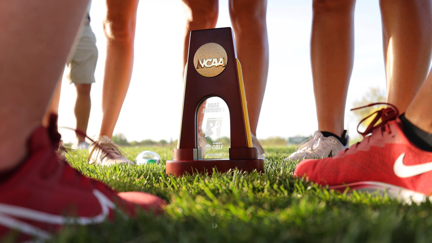 ncaa_w_trophy_1920.jpg