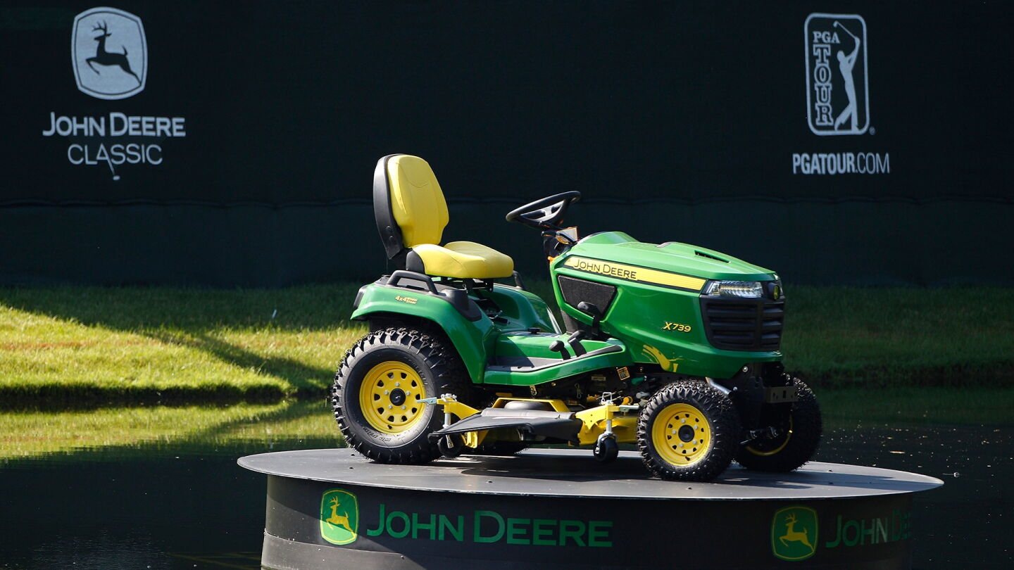 deere_1920_tractor.jpg