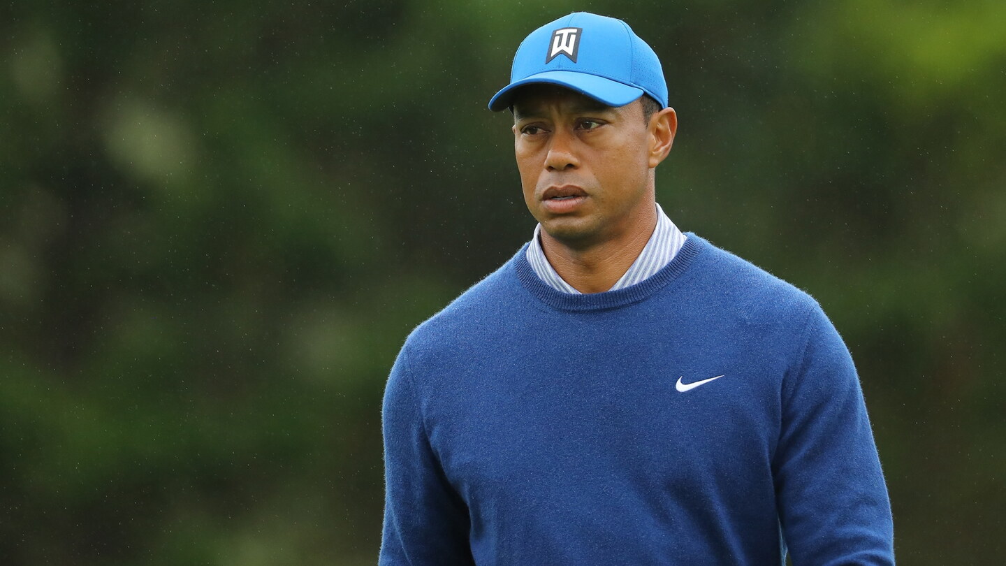 woods_1920_usopen19_d2_stare.jpg