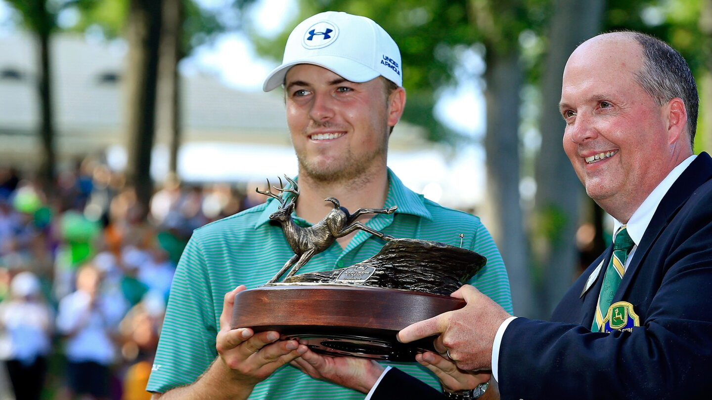 spieth_1920_deere15_trophy.jpg