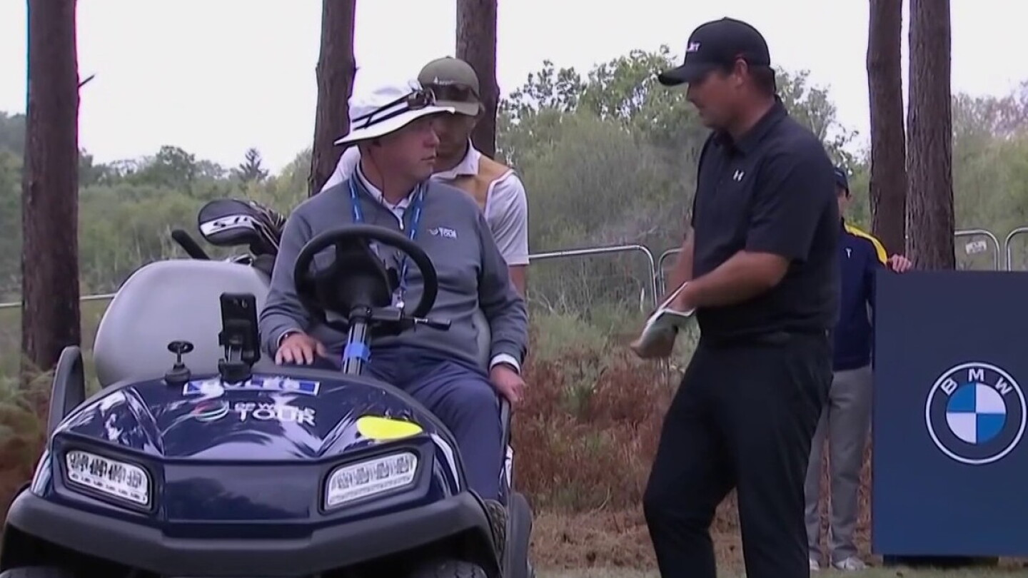 Rec Reed 2026 BMW PGA Championship: Patrick Reed seen flexing left hand after ...