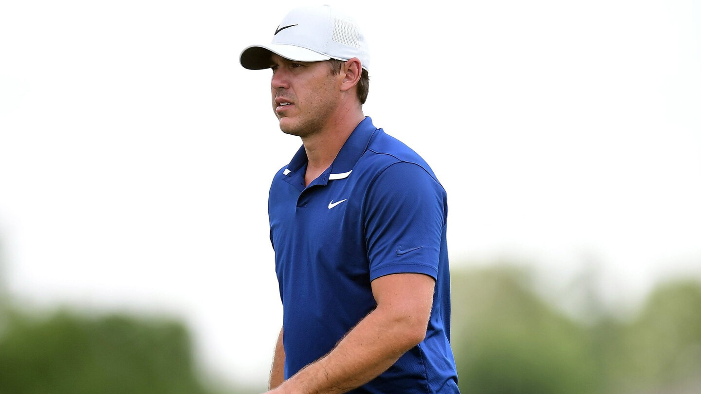 koepka_1920_3m20_d2_walking.jpg