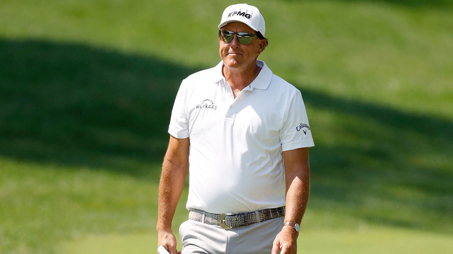 mickelson_1920_bmwchamp21_d1_smile.jpg