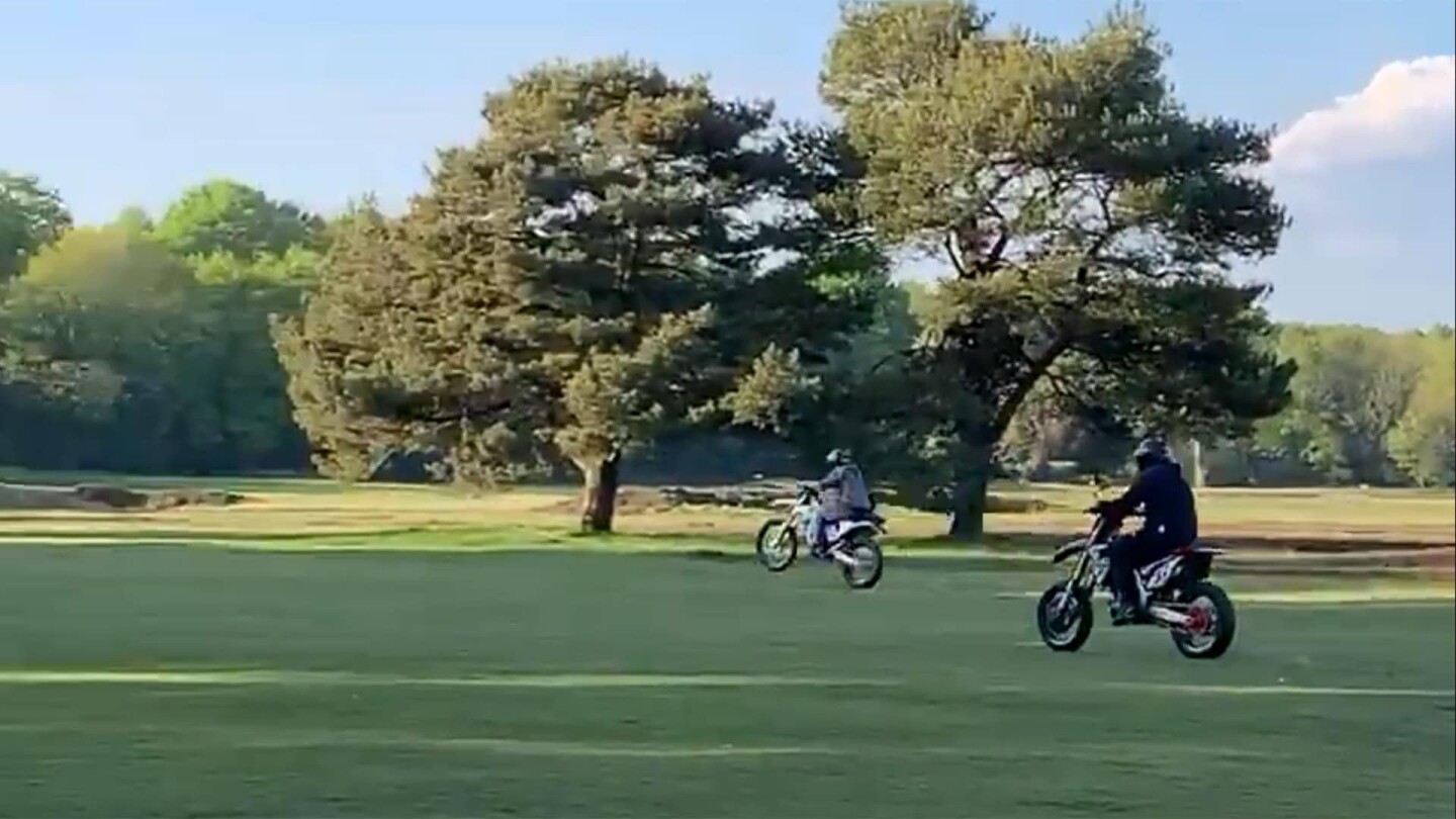 walton_heath_1920_motorcycles.jpg