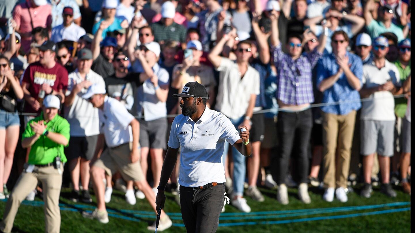 theegala_1920_wmpo22_d3_crowd.jpg