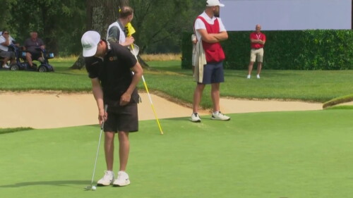 Popert-putt-on-18