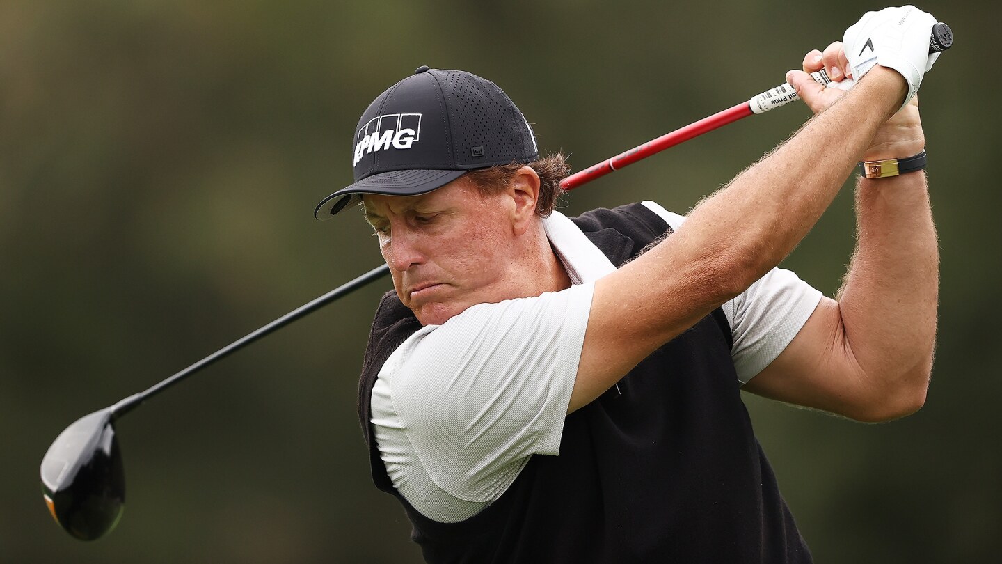 mickelson_1920_zozo20_driver.jpg