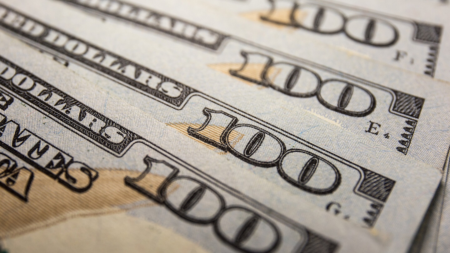 100_dollar_bills_1920.jpg