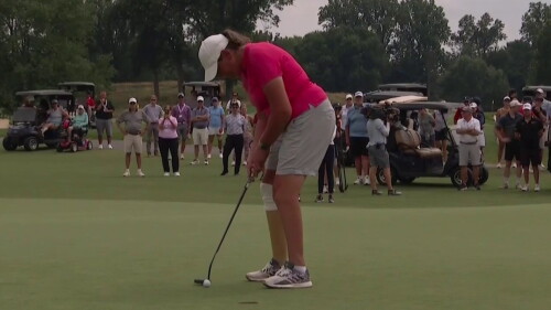 kim moore putt.jpg