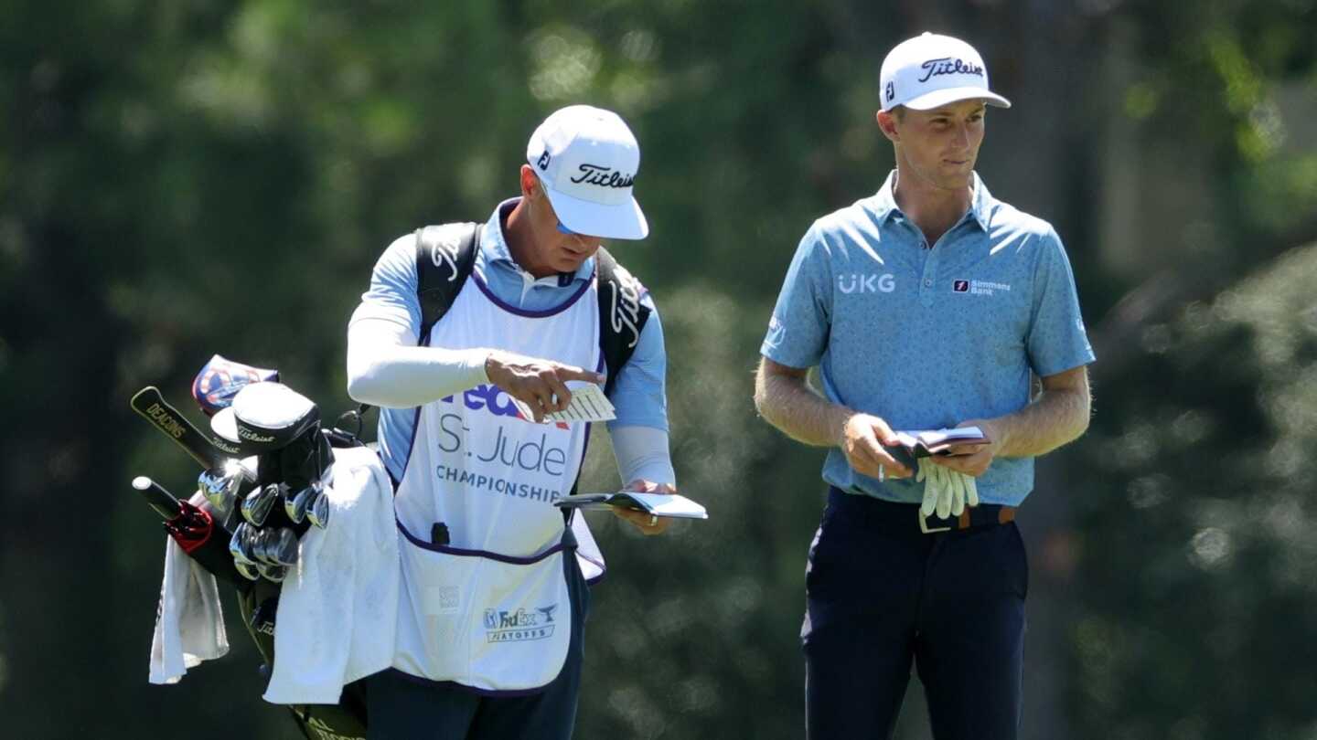 Zalatoris_1920_StJude22_R3_caddie.jpg