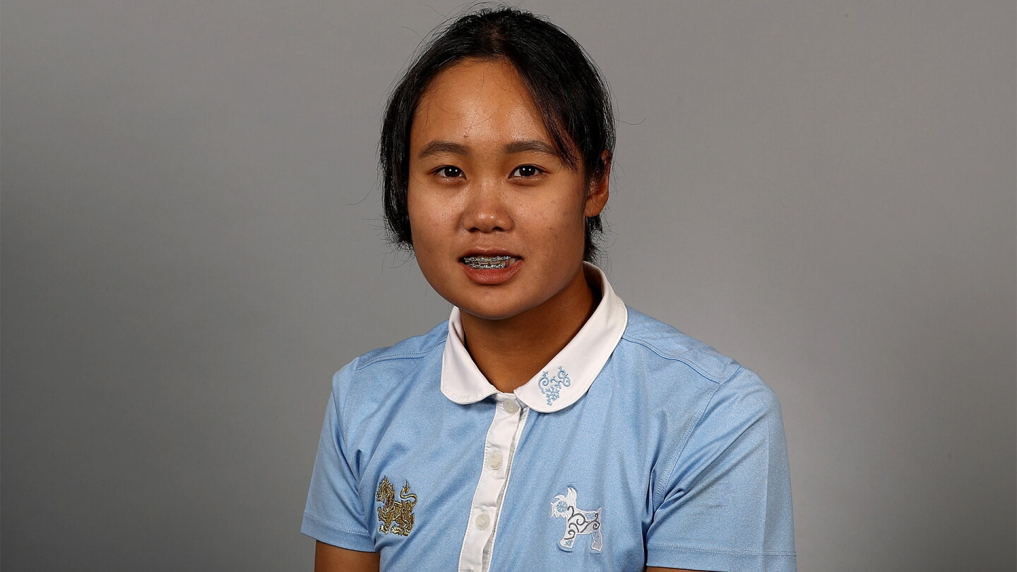 muangkhumsakul_1920_headshot.jpg