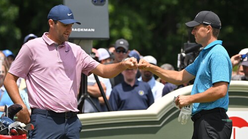 Spieth_Scheffler_1920_Travelers_FistBump.jpg