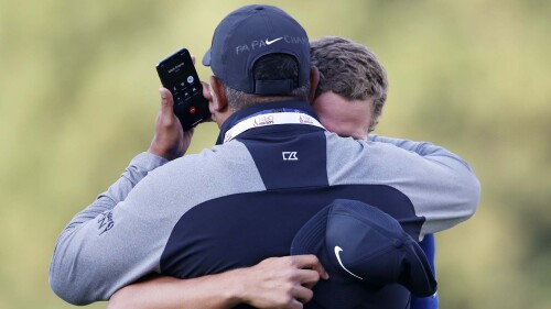 champ_1920_safeway19_d4_hug_dad.jpg