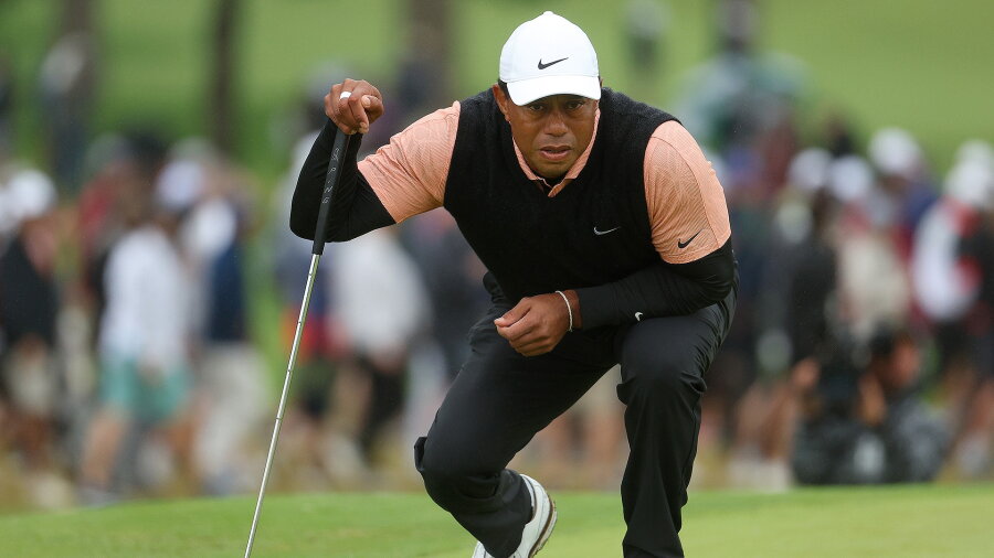 woods_1920_pga22_d3_lineputt.jpg