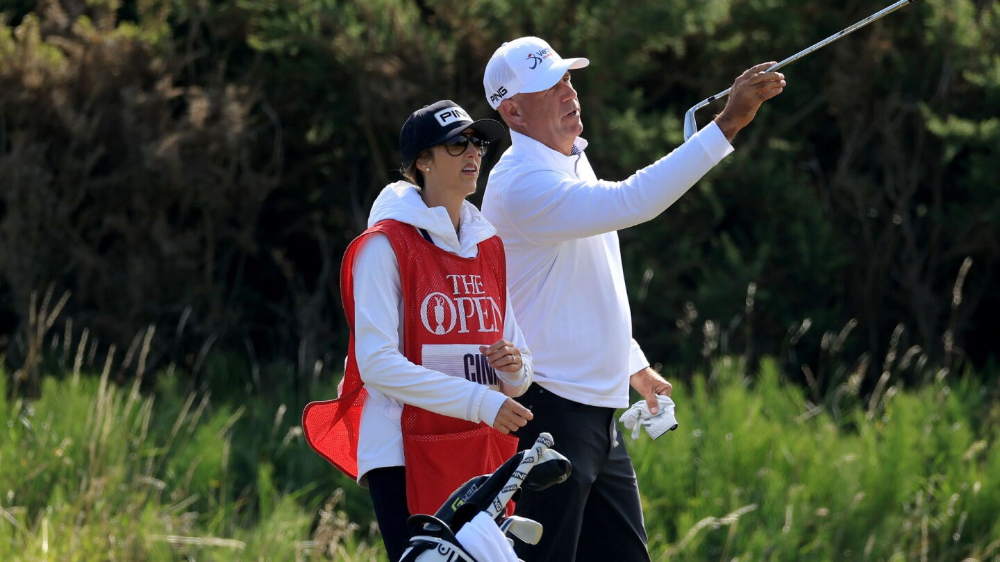 cink_1920_open23_d1_caddie.jpg