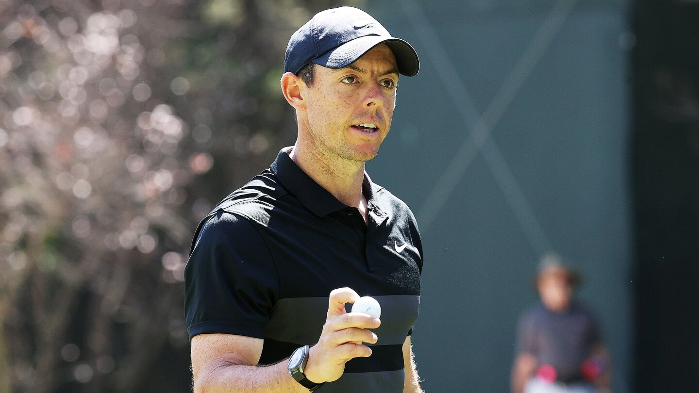 mcilroy_1920_wgcmexico20_d1_wave.jpg
