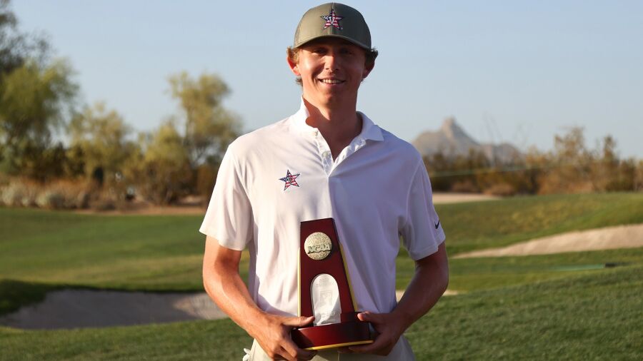sargent_1920_ncaa22_d4_trophy.jpg