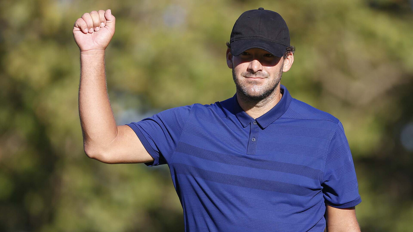 romo_1920_safeway19_d1_fist.jpg