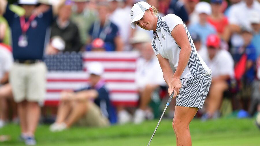 lewis_1920_solheim17_putt.jpg