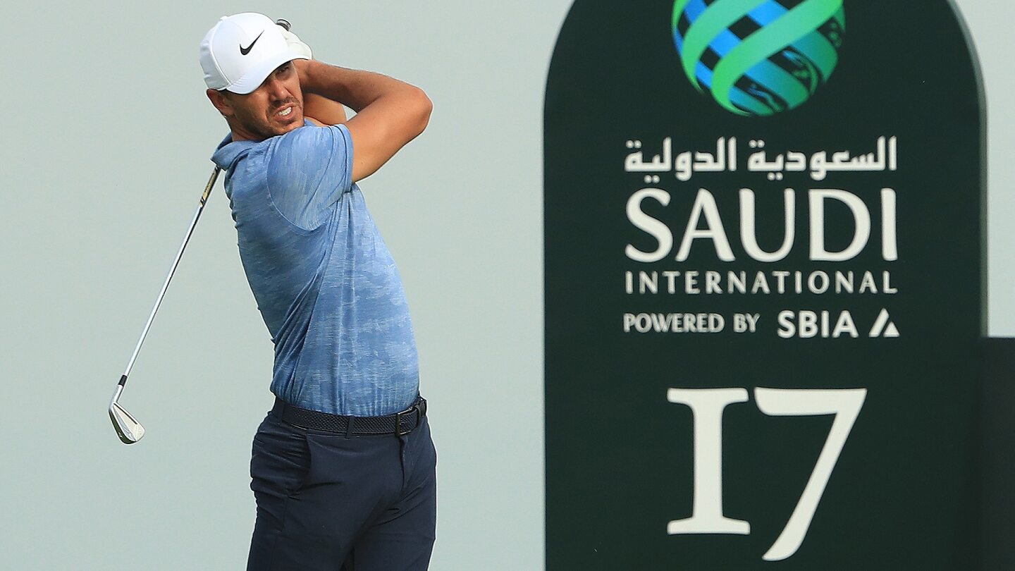 koepka_1920_saudi19_teeshot_signage.jpg