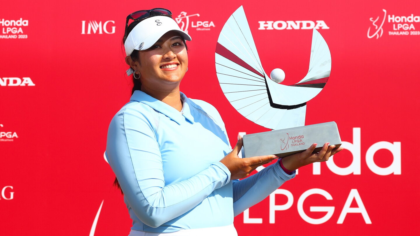 vu_1920_thailand23_trophy.jpg