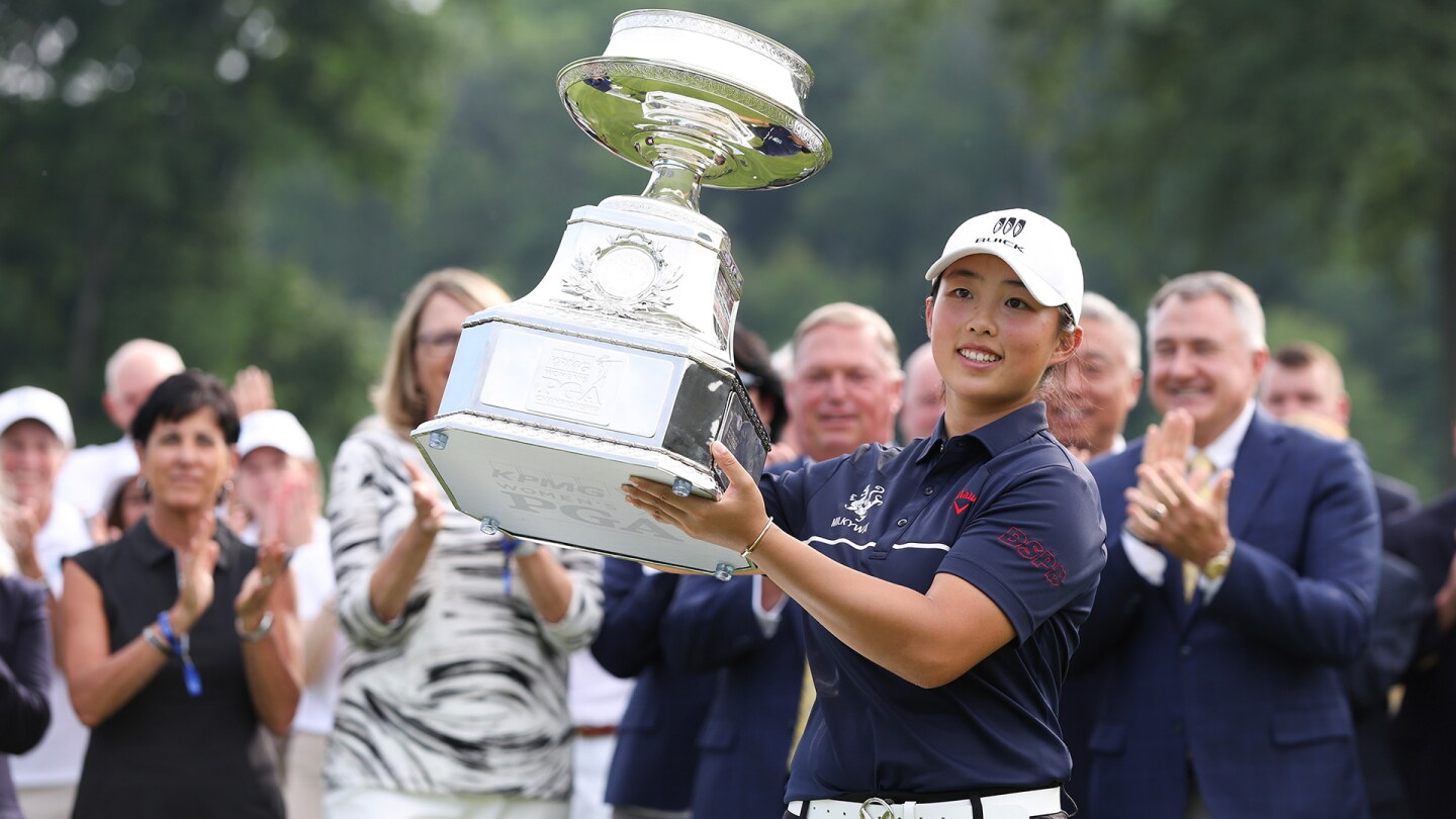 yin_1920_kpmg23_d4_trophy.jpg