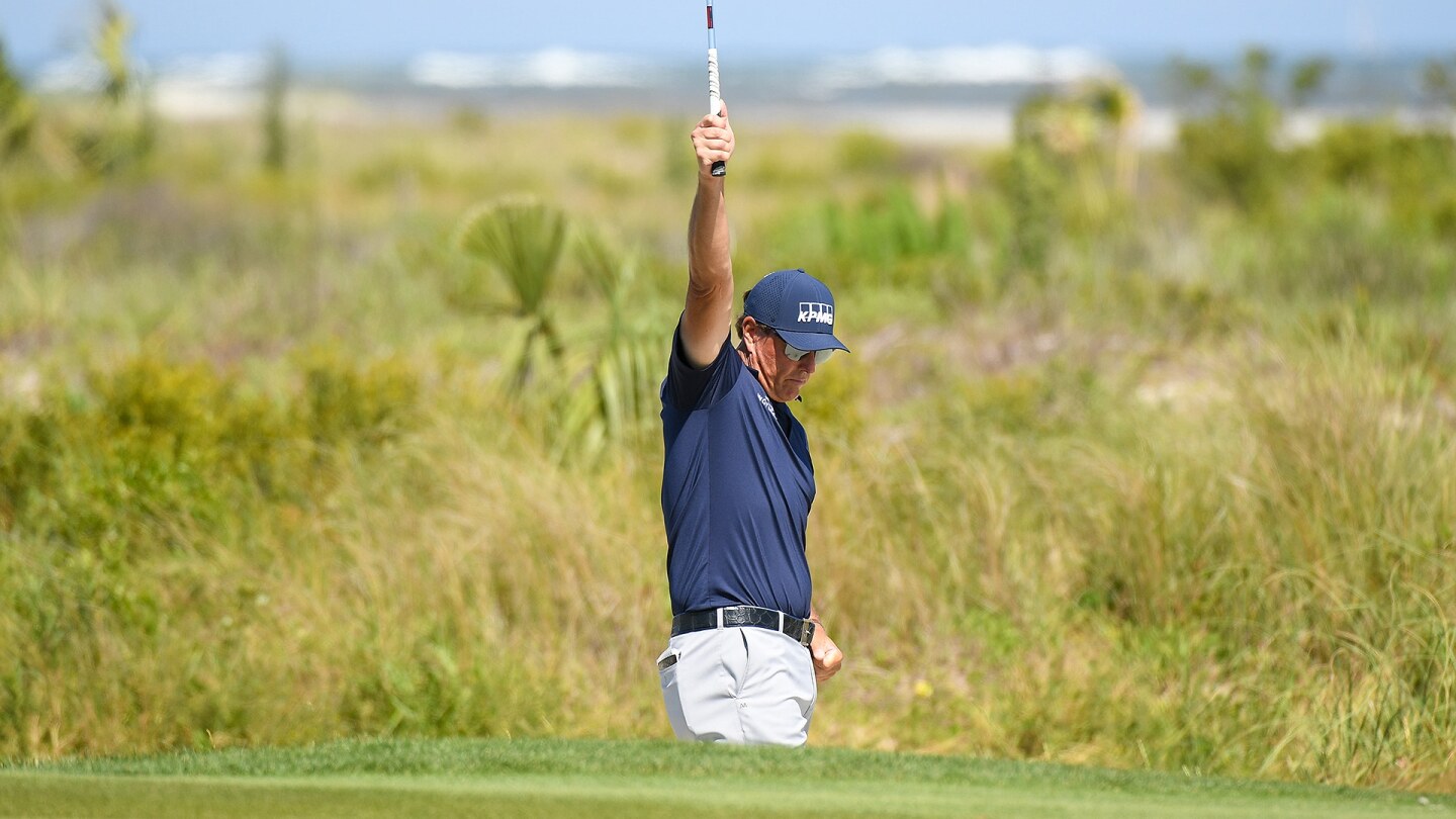 mickelson_1920_pga21_d4_raise_club_holeout.jpg