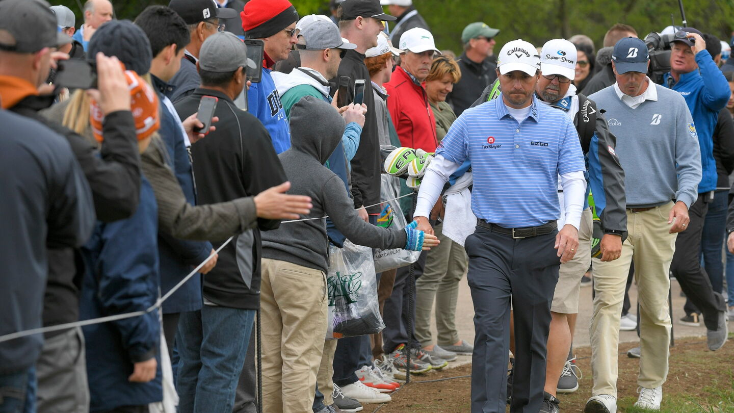 kisner_1920_fans_rope.jpg